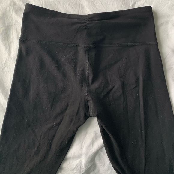 Black Lululemon cropped leggings - Picture 4 of 5